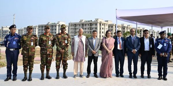 খুরুশকুল জলবায়ু উদ্বাস্তু পুনর্বাসন প্রকল্প পরিদর্শন করলেন প্রধান উপদেষ্টা