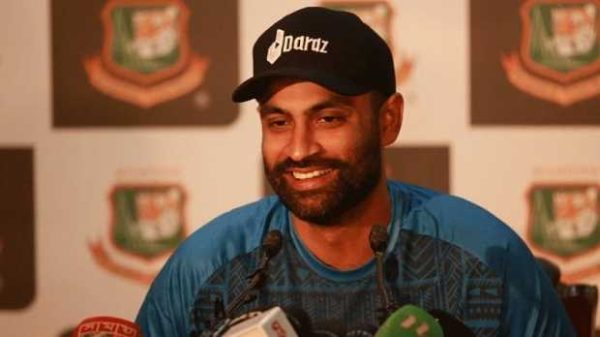 পরিবারের সঙ্গে কথা বলছেন তামিম