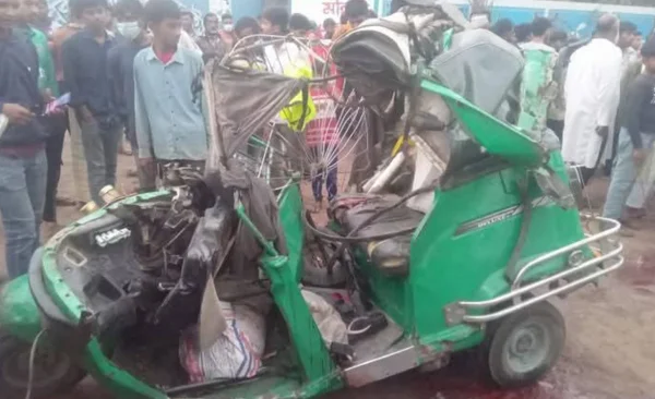 বাস-সিএনজির মুখোমুখি সংঘর্ষে নিহত ৪