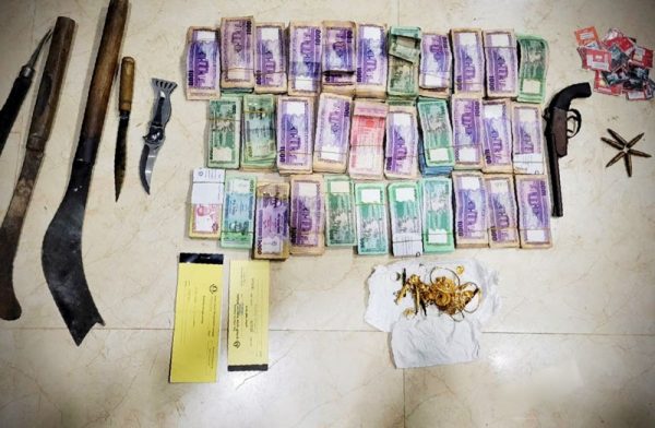 টেকনাফে নৌবাহিনী-কোস্ট গার্ডের অভিযানে বিপুল অস্ত্র ও অর্থ উদ্ধার