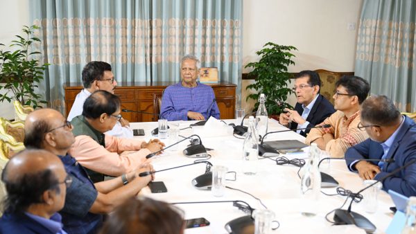 মার্কিন শুল্ক নিয়ে যুক্তরাষ্ট্রের সঙ্গে যোগাযোগ করবেন ড. ইউনূস