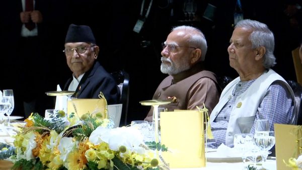 বিমসটেকের নৈশভোজে পাশাপাশি চেয়ারে মোদি ও ইউনূস