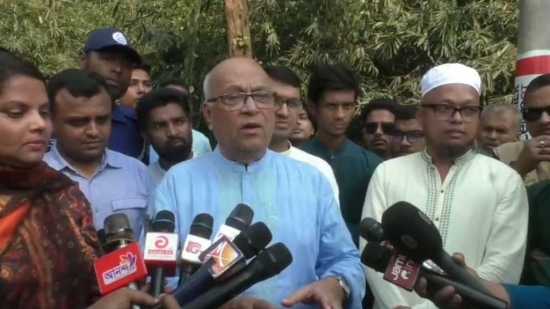 চট্টগ্রামে দুর্ঘটনাস্থল পরিদর্শনে উপদেষ্টা ফারুক ই আজম