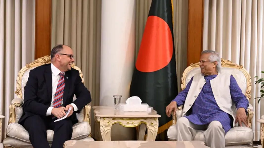 ড. ইউনূসের সাথে পিটার হাসের সাক্ষাৎ