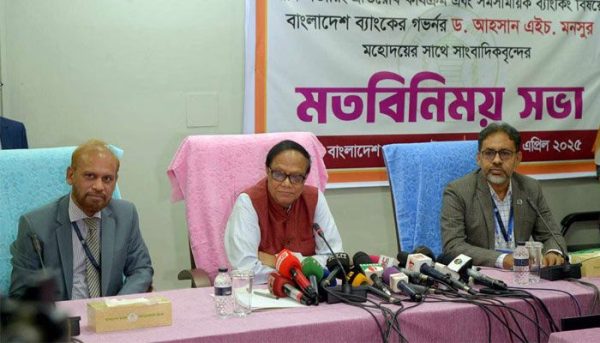 দেশ থেকে আড়াই-তিন লাখ কোটি টাকা পাচার হয়েছে : গভর্নর