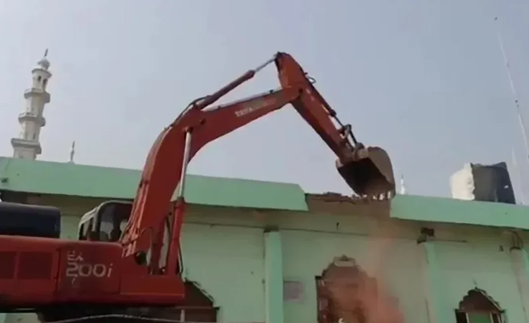 ভারতে যেভাবে মুসলমানদের ওয়াকফ সম্পত্তি লুট হচ্ছে