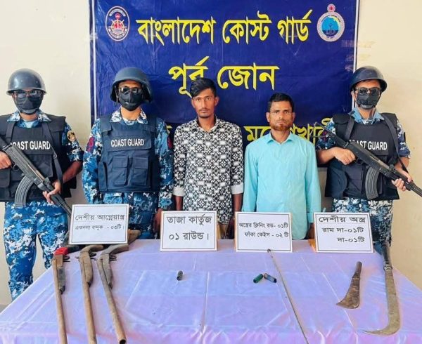 মহেশখালীতে অস্ত্র- গুলিসহ দুই ডাকাত আটক